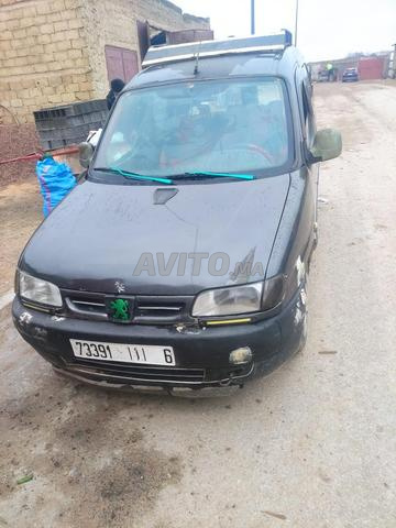 Voiture en bon état pour le travail, bienvenue