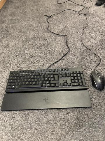 طقم ألعاب لوحة مفاتيح مع مسند لليد Razer بالإضافة إلى فأرة