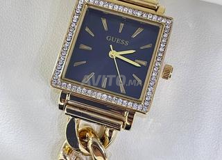 ساعة Guess نسائية