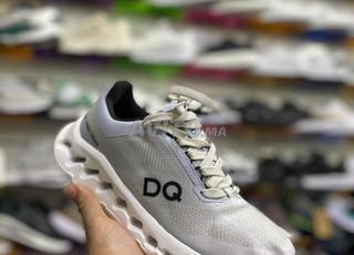 Type d'espadrille excellent et élégant