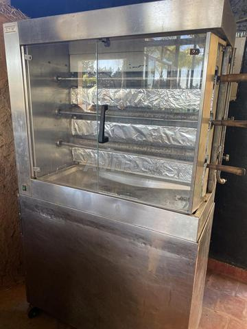 واجهة شواء الدجاج بثلاثة مستويات