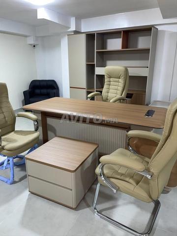 ✨ مكتب مستورد مع إضاءة ليد مدمجة 💡