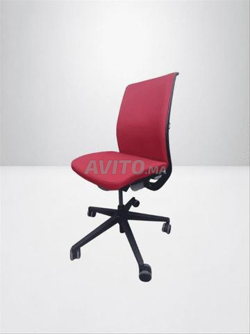 كرسي بعجلات Steelcase thinks v2 بدون مساند للذراعين