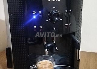 ماكينة قهوة Krups kathan wtasar EA81R870
