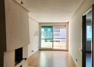 استوديو فارغ فاخر 65م2 في حي Q. Racine مع شرفة