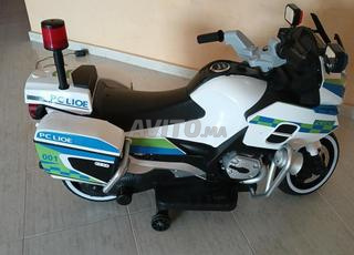 Moto enfants en très très bon état...