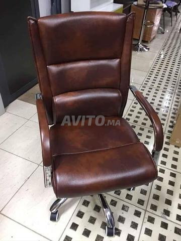 كرسي أنيق من جلد صناعي - مقعد مريح