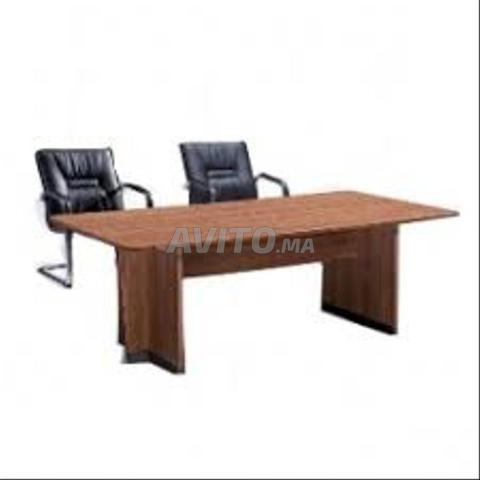 طاولة اجتماعات