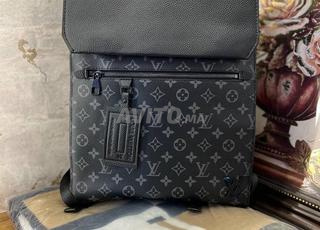 حقيبة ظهر لويس فيتون LV7650