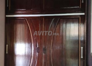 خزانة ملابس كبيرة ببابين منزلقين