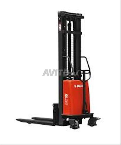 Gerbeur semi-électrique - Performance puissante et coût économique