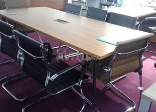 طاولة اجتماع