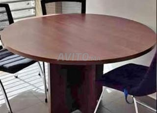 طاولة اجتماعات بسعر معقول