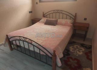 سرير 160 × 200 سم مع 2 منضدة ومفرش