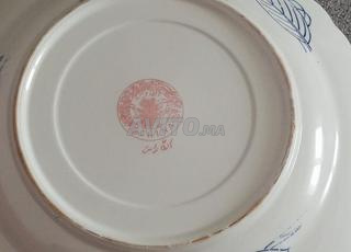 مجموعة أطباق قديمة تحف لا تزال جديدة تمامًا