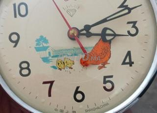 Montre réveil la poule antiquités original