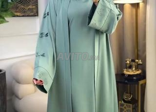 عباية راقية مكونة من قطعتين مصنوعة بحرفية عالية