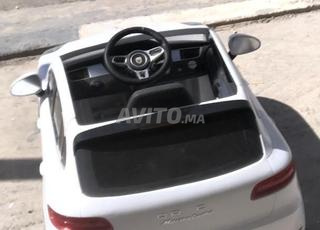 سيارة كهربائية كبيرة