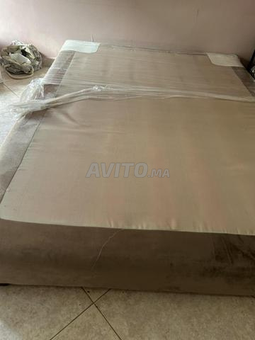 مرتبة وقاعدة سرير