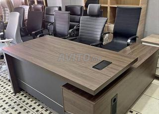 Bureau opérateur/fauteuil/table