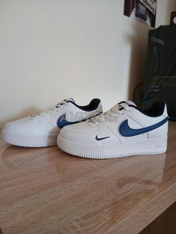 نايك جديدة. مقاس أسود 38 - أزرق 39 37