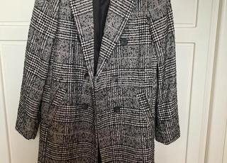 معطف متوسط الطول