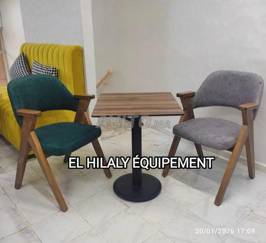 كرسي مقهى مطعم وطاولة