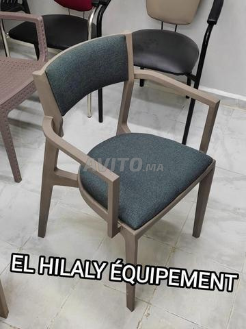 كرسي مقهى مطعم وطاولة