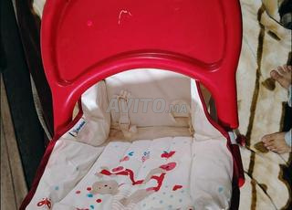 كرسي مرتفع للأطفال نظيف جدا