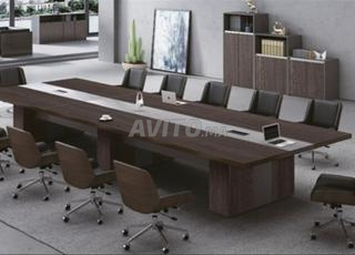 طاولة اجتماع جماعية / كرسي / خزانة ملابس / سرير