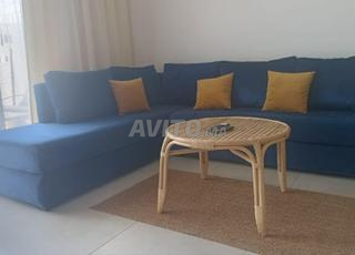 كنبة شبه جديدة مضادة للبقع