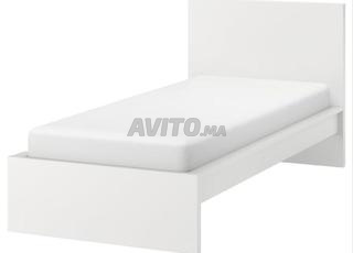 2 سرير ايكيا malm مع شرائح ومراتب جديدة