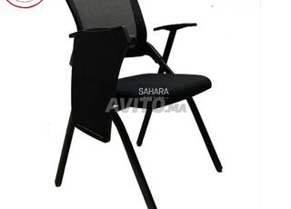 كراسي مدرسية في عرض ترويجي