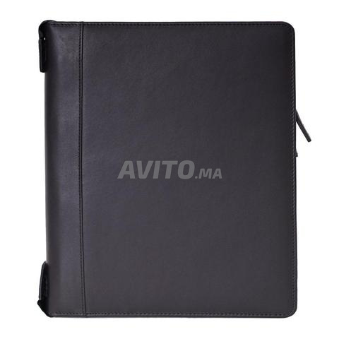 حقيبة مستندات جلدية مع سحاب.