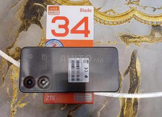 هاتف جديد بشاحنه الأصلي