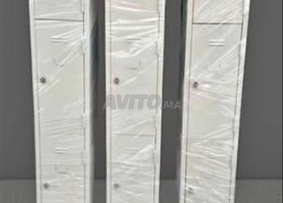 خزانة ملابس معدنية بـ 3 أبواب