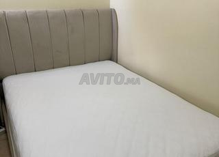 سرير للبيع