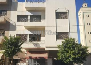 منزل بواجهتين بالقرب من المسجد