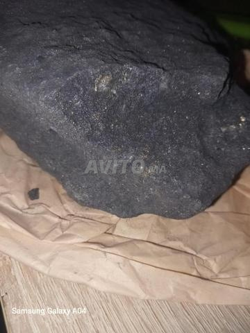 نيزك ينجذب للمغناطيس