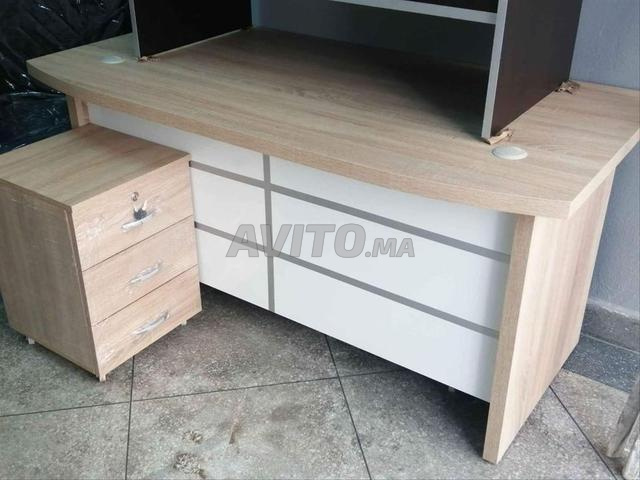 BUREAU AVEC RETOUR ET CAISSON EN BON PRIX DD