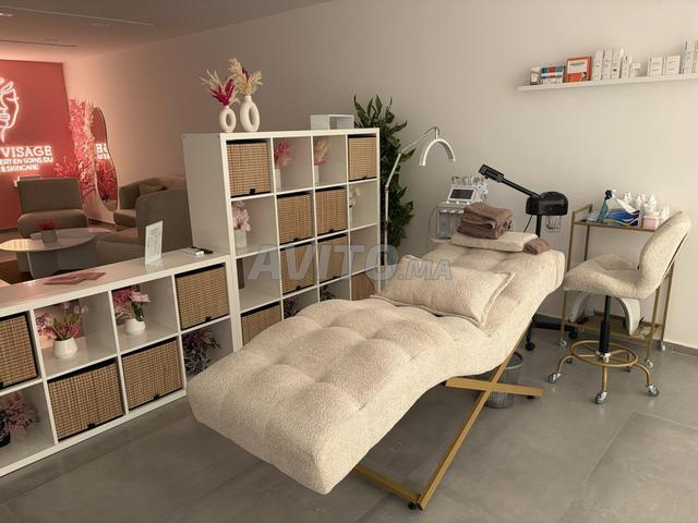 كرسي تجميل وعناية، مقعد و طاولة خدمة