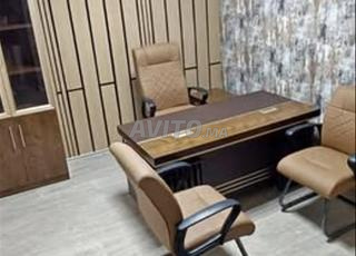 مكتب مع وحدة إرجاع وعلبة