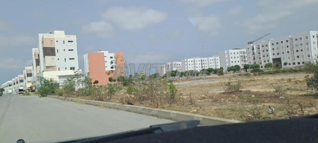 À El Haouzia R4, offre d'un terrain de 247 mètres, commercial - 2
