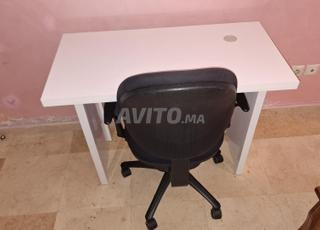 مكتب وكرسي كرسي ومكتب للبيع