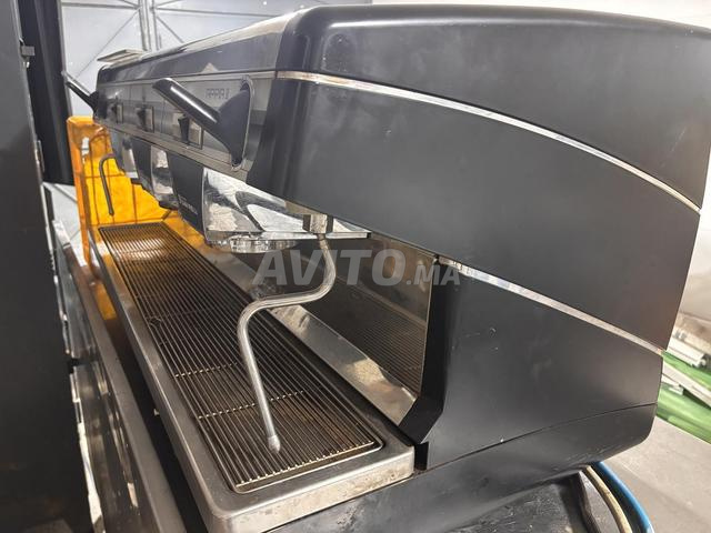 ماكينة قهوة