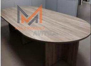 طاولة اجتماعات