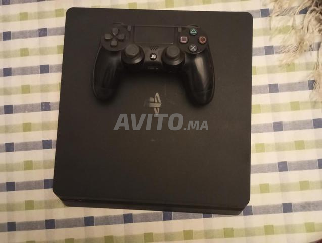 بلايستيشن 4 للبيع بحالة جيدة جدا