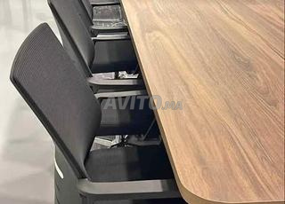 طاولة اجتماع بسعر جيد