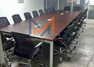 طاولة اجتماعات مستطيلة من الخشب