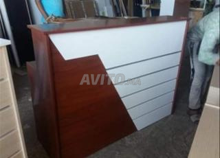 مكتب استقبال عملي وأنيق